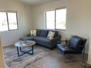 Living area - Cozy Two Bedroom Home in Lake Havasu City (Lake Havasu City)