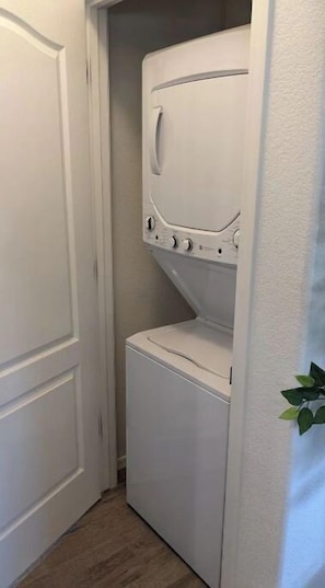 Interior - Cozy Two Bedroom Home in Lake Havasu City (Lake Havasu City)