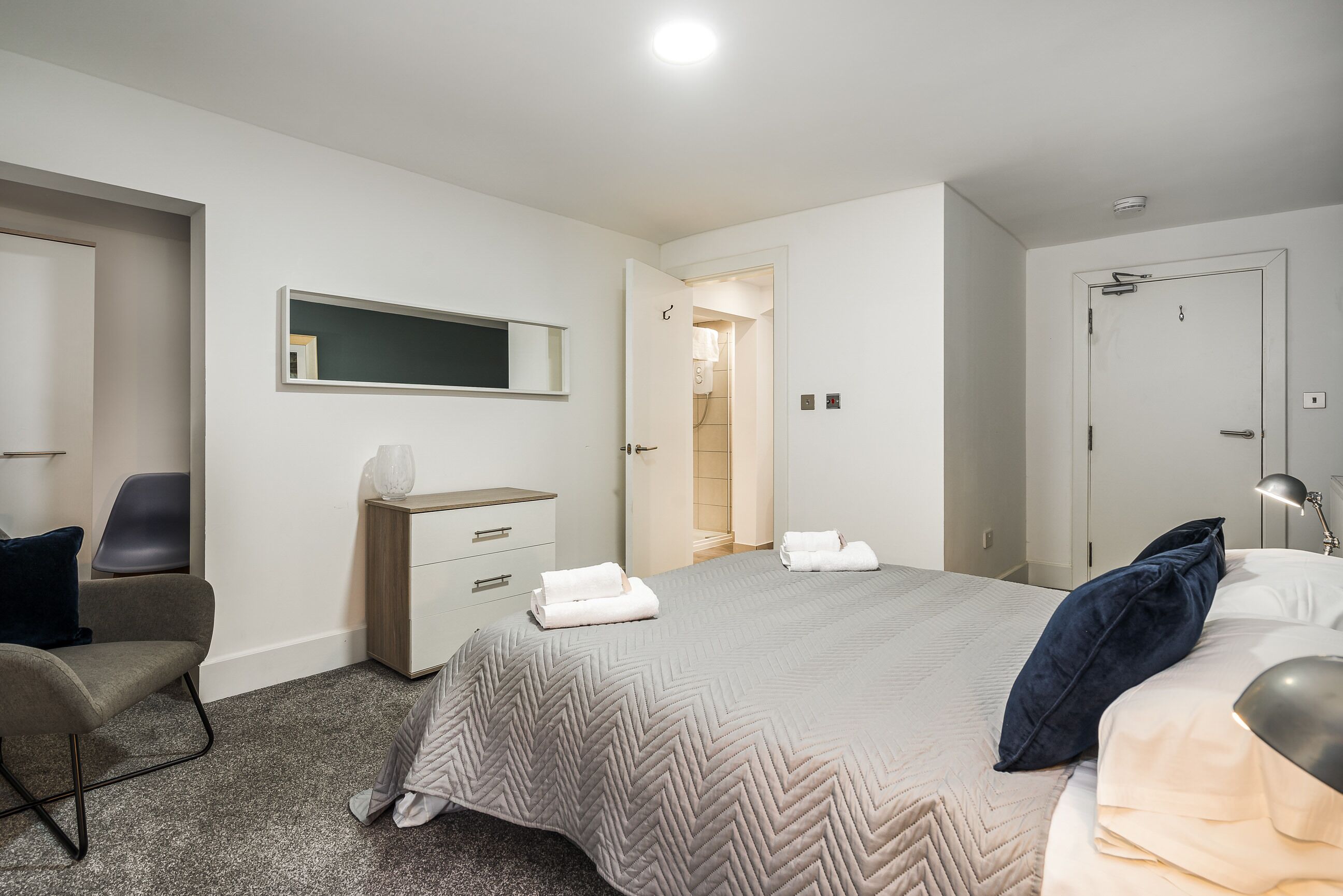 Modern 4 bedroom, City Centre Maisonette