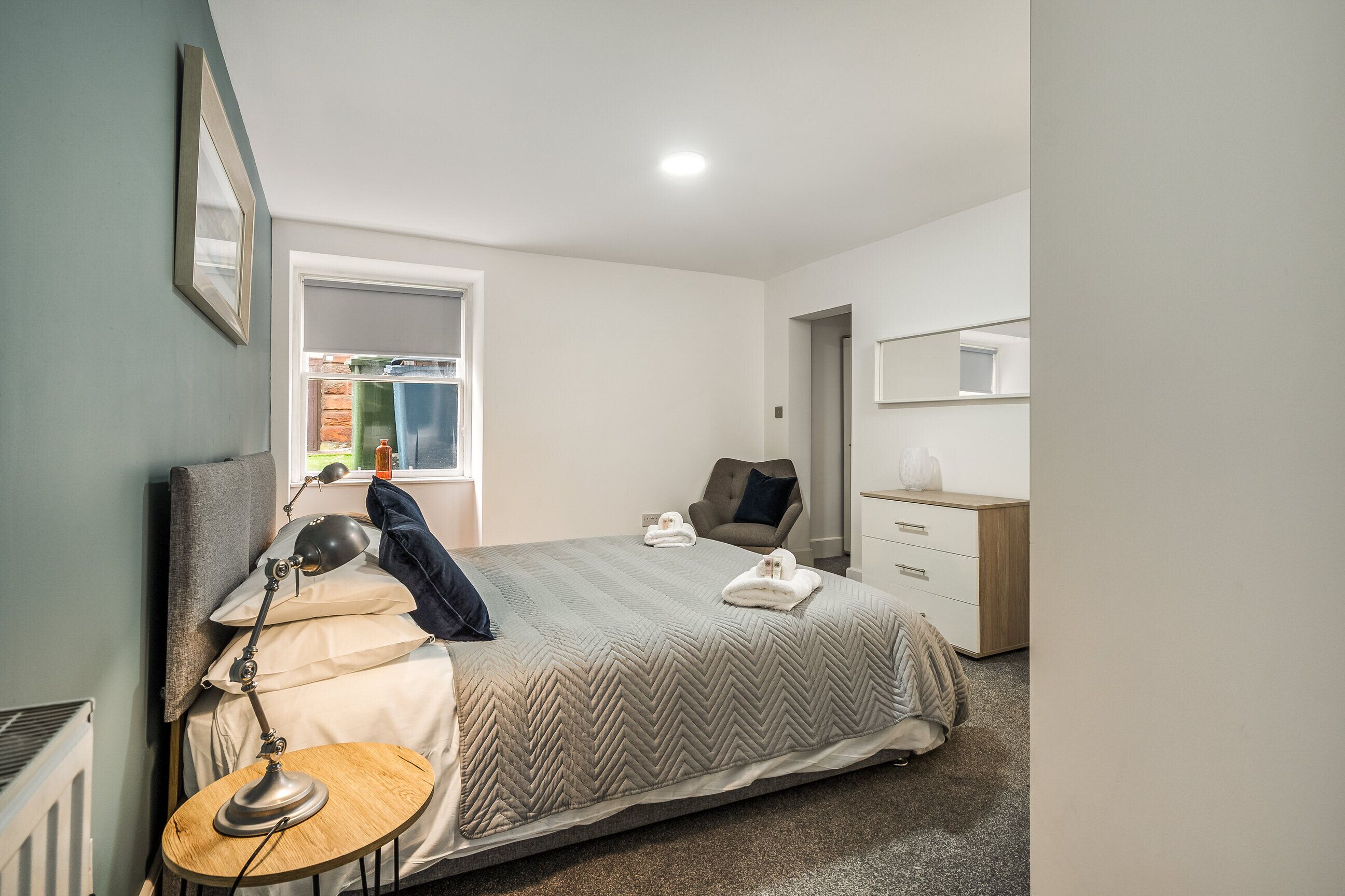 Modern 4 bedroom, City Centre Maisonette