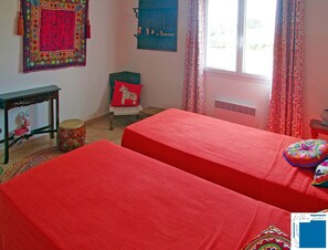 4 chambres, fer et planche à repasser, accès au Wi-Fi (inclus)