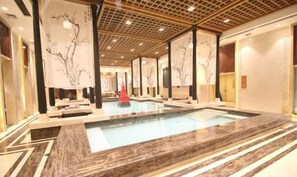 游泳池