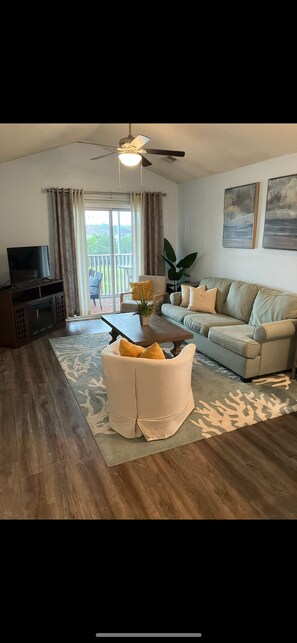 Smart TV, fireplace - WATERFRONT 2 Bed/2Bath Condo near North Myrtle Beach and Cherry Grove (Little River)