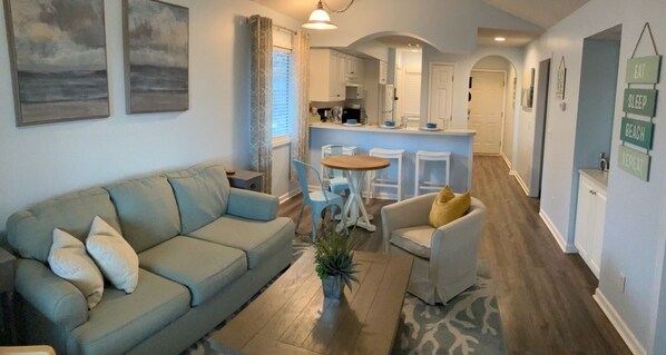 Smart TV, fireplace - WATERFRONT 2 Bed/2Bath Condo near North Myrtle Beach and Cherry Grove (Little River)