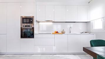 Kühlschrank, Mikrowelle, Ofen, Geschirrspüler