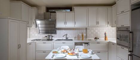 Fridge, microwave, dishwasher, coffee/tea maker