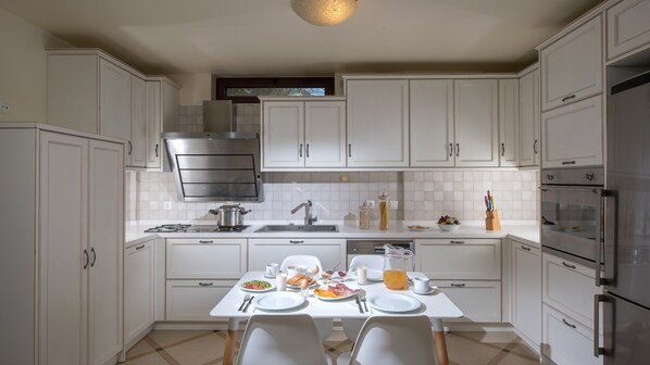 Fridge, microwave, dishwasher, coffee/tea maker