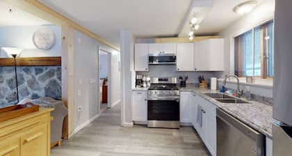 Dog-friendly home w/ WiFi, private washer/dryer, and wood & electric fireplaces