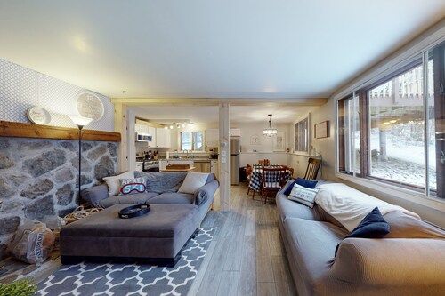 Dog-friendly home w/ WiFi, private washer/dryer, and wood & electric fireplaces