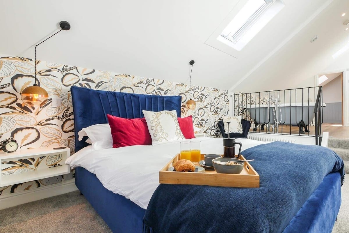 Luxury Double Room | Peti besi dalam bilik, Wi-fi percuma, cadar katil