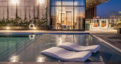 Natiivo Austin studio - lake & skyline-view balcony, pool & gym - dogs OK