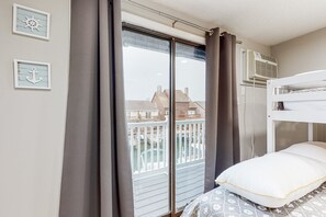 2 bedrooms, iron/ironing board, internet, bed sheets