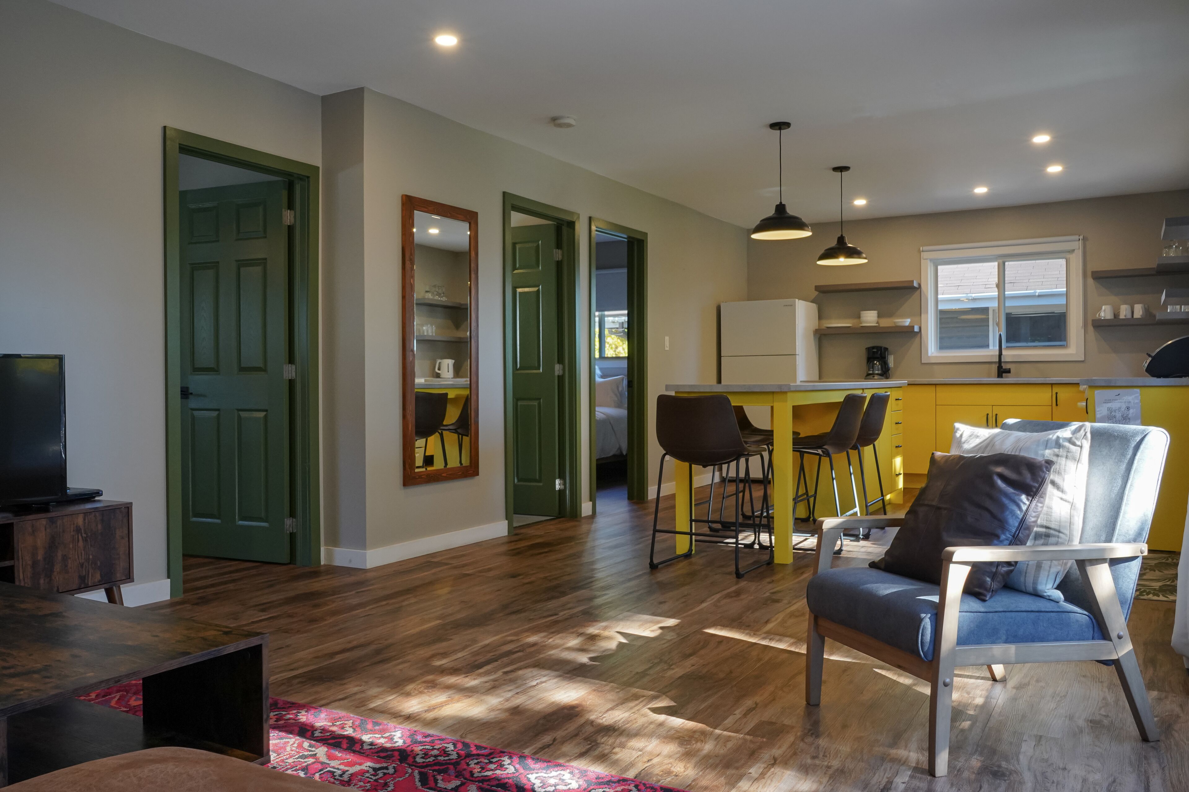 Chalet rustique Deluxe | Cuisine privée | Réfrigérateur, four à micro-ondes, cafetière-théière