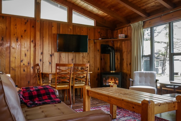 Classic Cabin | Dilengkapkan perabot secara berasingan, cadar katil