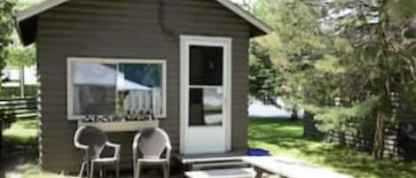 Cabane, 1 lit double | 2 chambres, ameublement personnalisé, draps fournis
