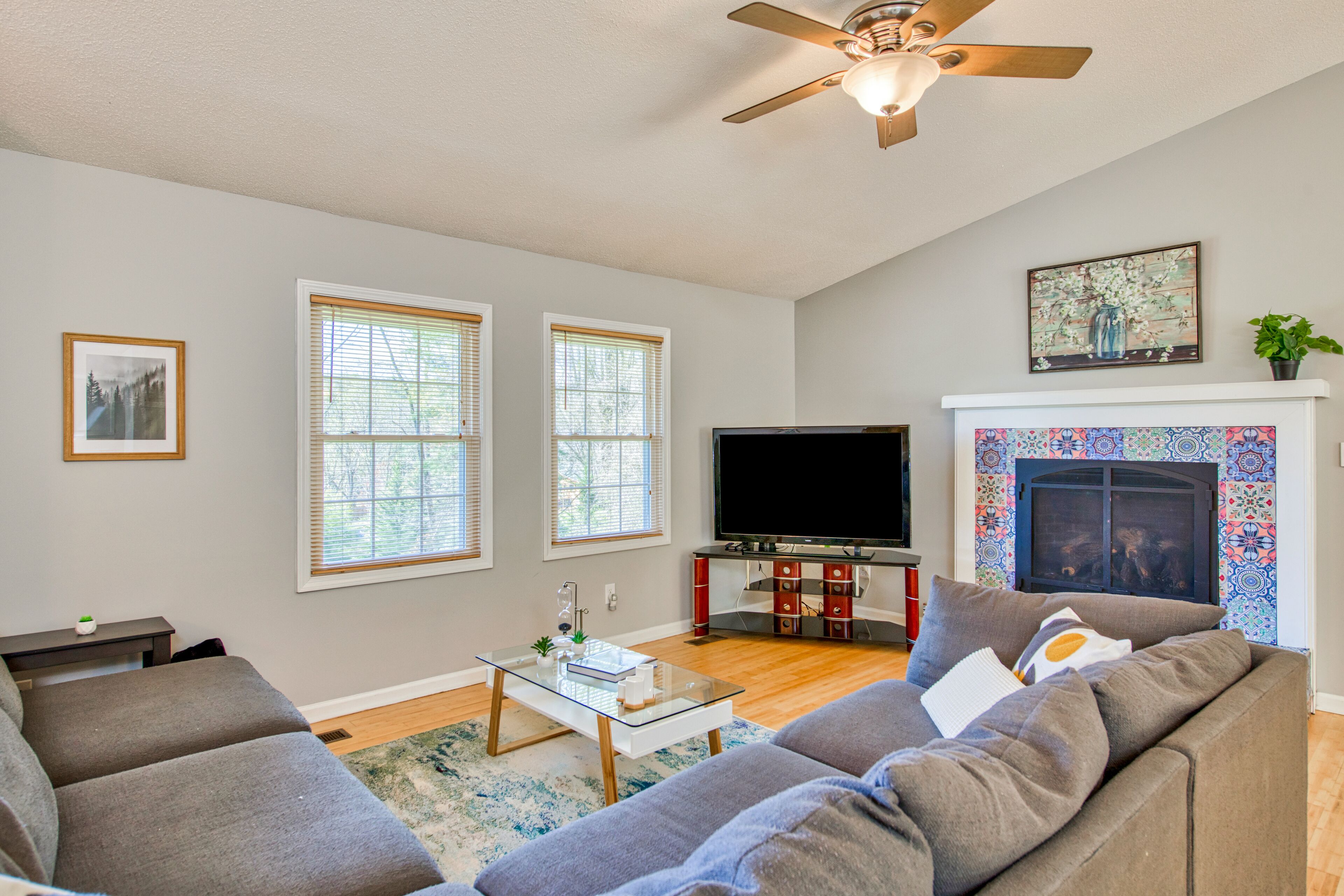 Dog-friendly home with big deck with firepit  & game room - 9 min to downtown