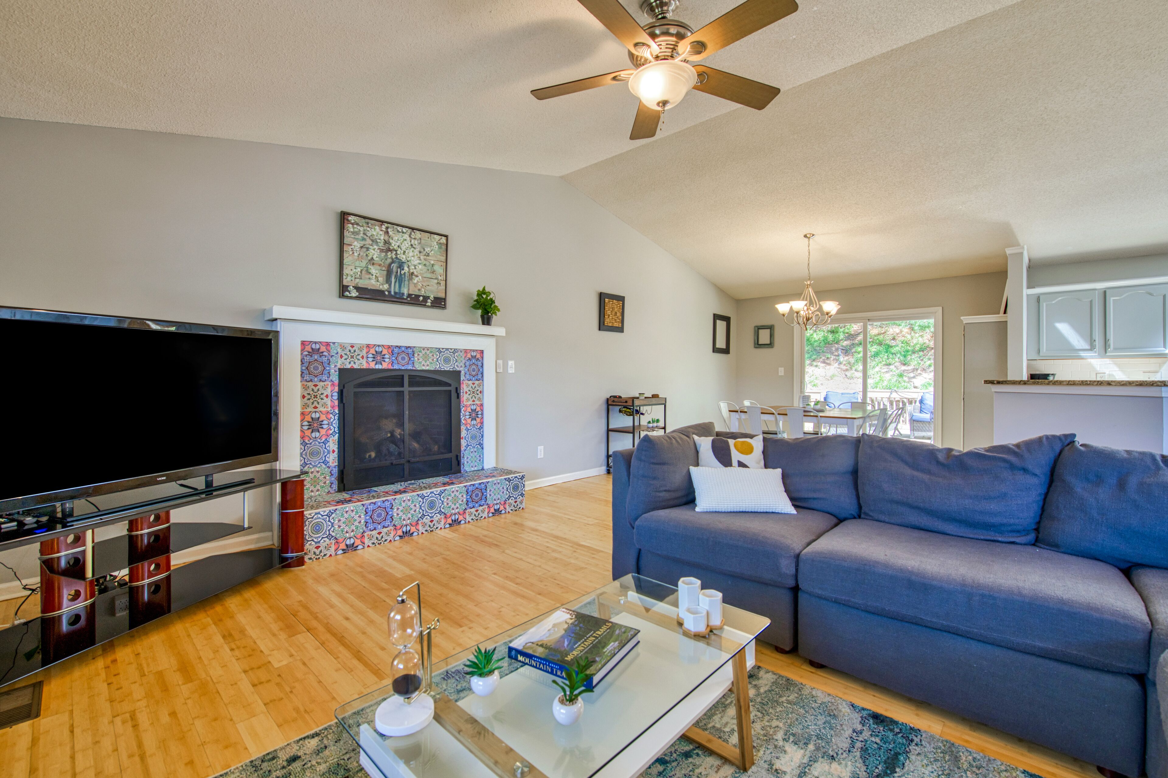 Dog-friendly home with big deck with firepit  & game room - 9 min to downtown