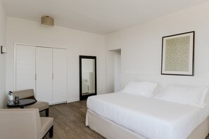 Habitación Deluxe, vista a la bahía | Ropa de cama de alta calidad y minibar