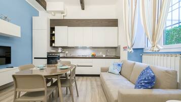 Apartamento clássico | Área de estar | TV