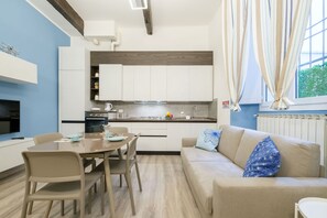 Appartamento Classic | Area soggiorno | TV