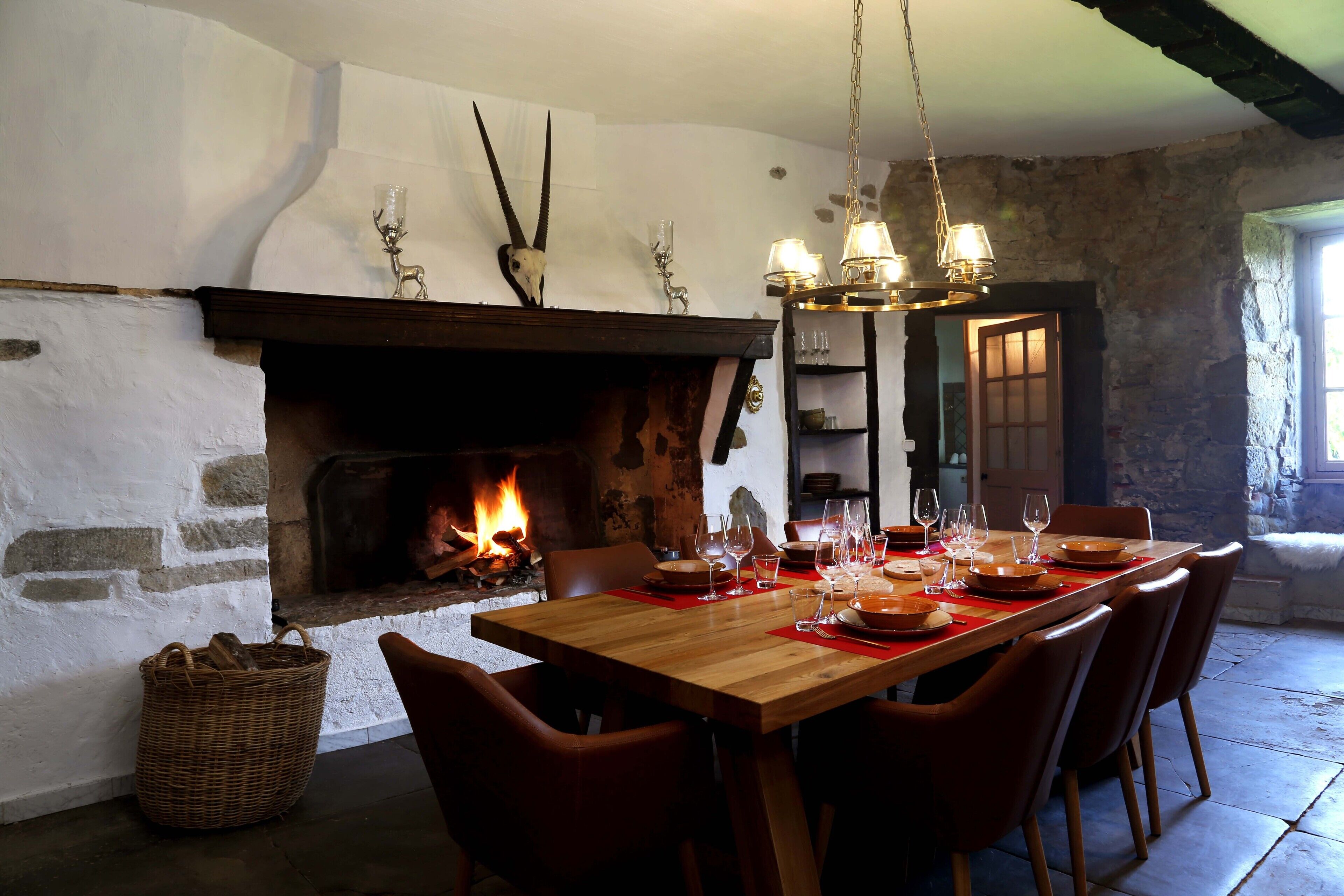 'Puivert' Majestic Apartment in a 13th Century Chateau