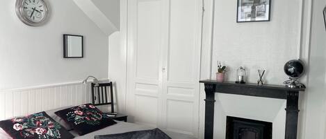 1 chambre, fer et planche à repasser, lit parapluie, Wi-Fi gratuit