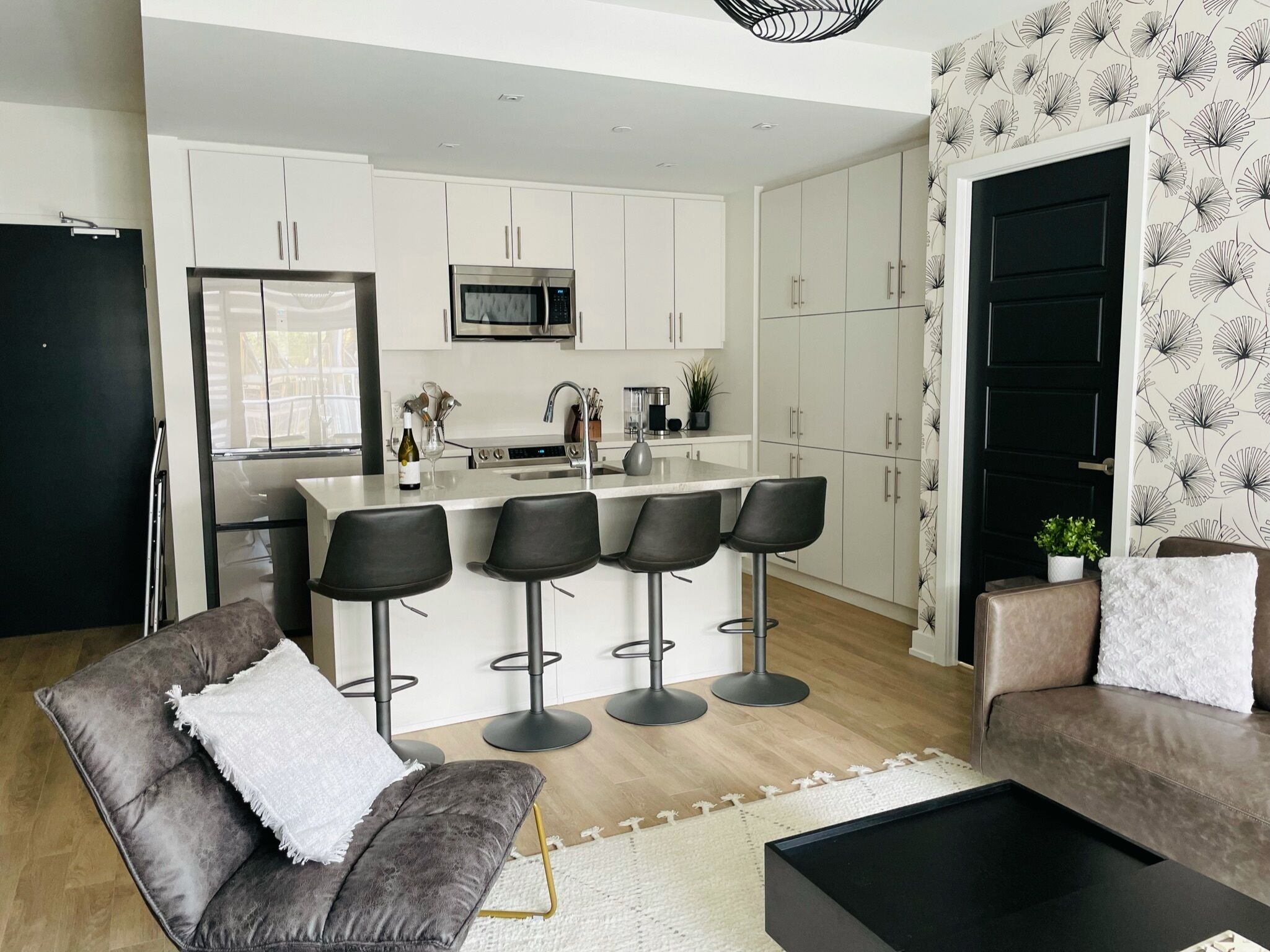 Friday Harbour AQUARIUS Building: Modern 2BR condo with outdoor pool