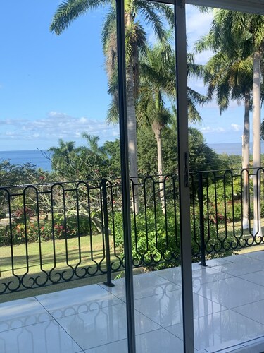 1 Br w Seaview- Zeppelin Suite MM Pool, Staff, Comp Trip Plan, Yatch/PJ Rental