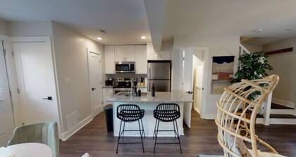Stylish Uptown 2BR & 1.5 Bath Getaway, by Mansion
