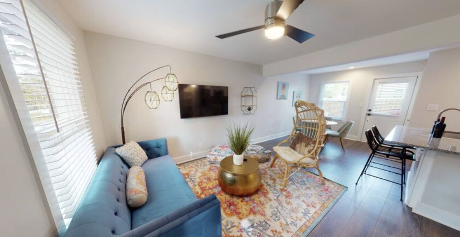 Bohemian Style 2BR near Uptown, by Mansion™