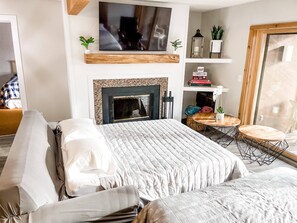 2 slaapkamers, een strijkplank/strijkijzer, gratis wifi, beddengoed