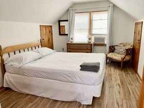 4 bedrooms, in-room safe, WiFi, bed sheets