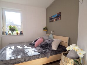 2 bedrooms, travel crib, free WiFi, bed sheets