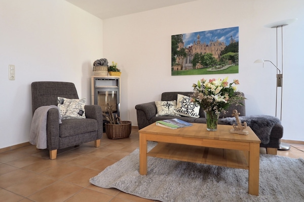 Smart-TV, Kamin, Bücher