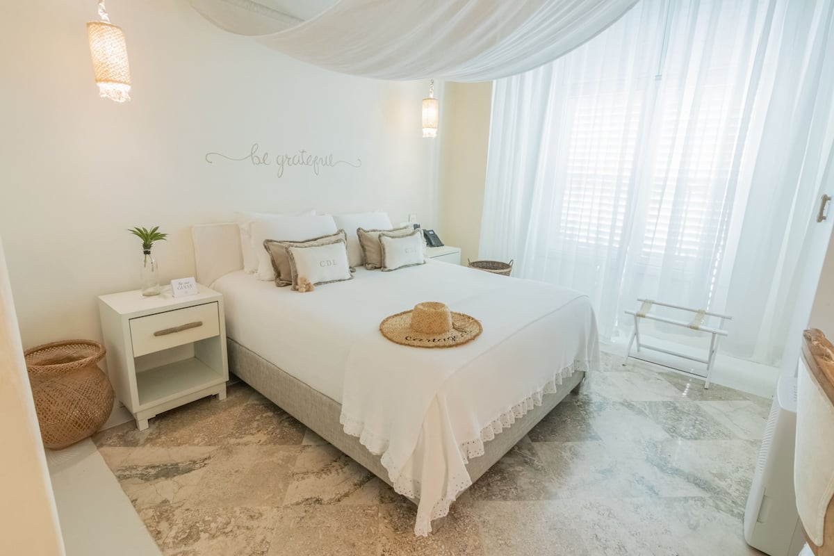 Habitación superior | Ropa de cama de alta calidad y edredones de plumas
