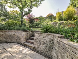 Cottage | Property grounds