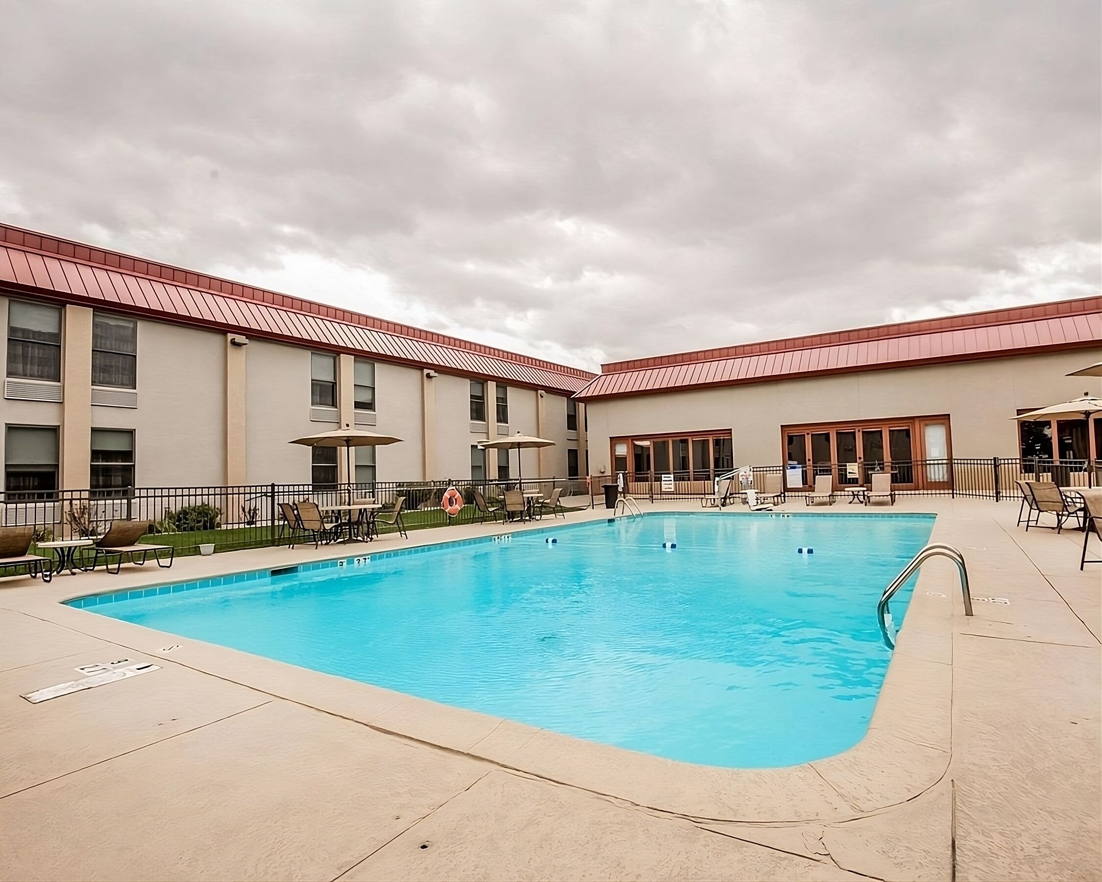 Downtown Cody Comfort with Outdoor Pool & Breakfast - 2 Units