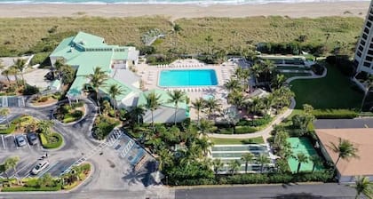 Modern Beach Condo at Peaceful Hutchinson Island