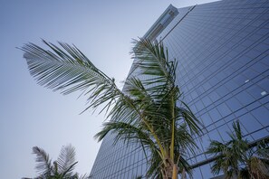 Front of property - HiGuests - The Palm Tower (Dubai)