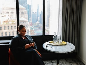 In-room safe, desk, laptop workspace, free cribs/infant beds - voco Chicago Downtown - Riverwalk by IHG (Chicago)