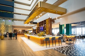 Bar (on property) - voco Chicago Downtown - Riverwalk by IHG (Chicago)