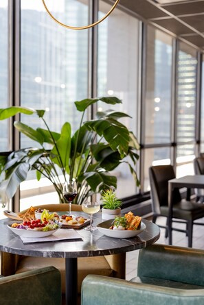 Food and drink - voco Chicago Downtown - Riverwalk by IHG (Chicago)