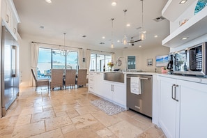 House, Multiple Beds (Family Matters Fr 4753 Papaya Park) | Private kitchen