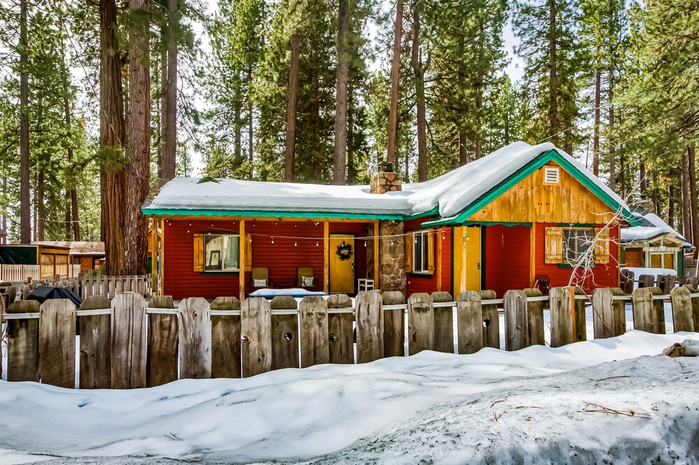 Cute home with WiFi and fenced yard - walk to Kings Beach Rec. Area
