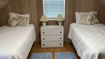 3 bedrooms, in-room safe, iron/ironing board, free WiFi