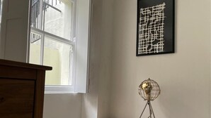 Comfort Studio, Private Bathroom, Courtyard View | Interior - Suitely Evesham Road (Cheltenham)