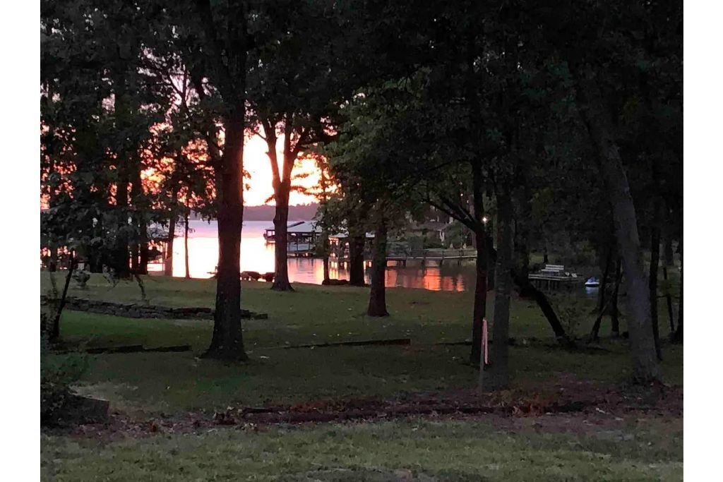 Clair de Lune, Lake Front on Lake Palestine 