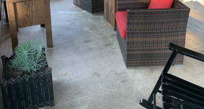 Clair de Lune, Lake Front on Lake Palestine