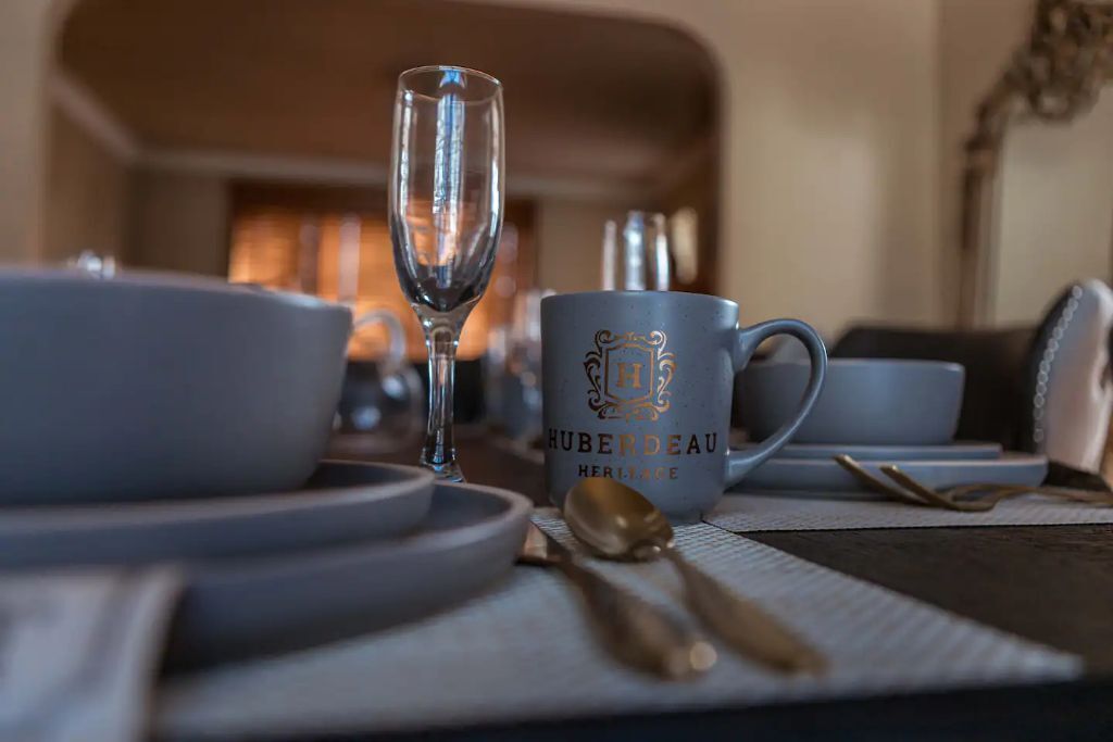 Luxury Antique House near Mt Tremblant, Beach, Hot Tub, Ski & BBQ