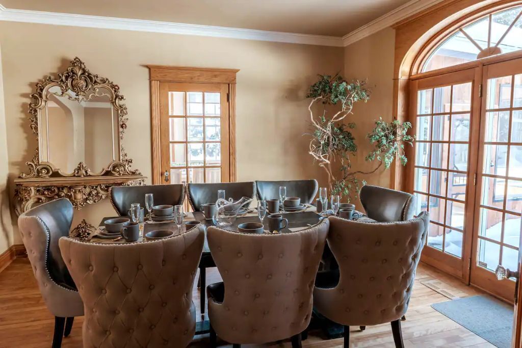 Luxury Antique House near Mt Tremblant, Beach, Hot Tub, Ski & BBQ